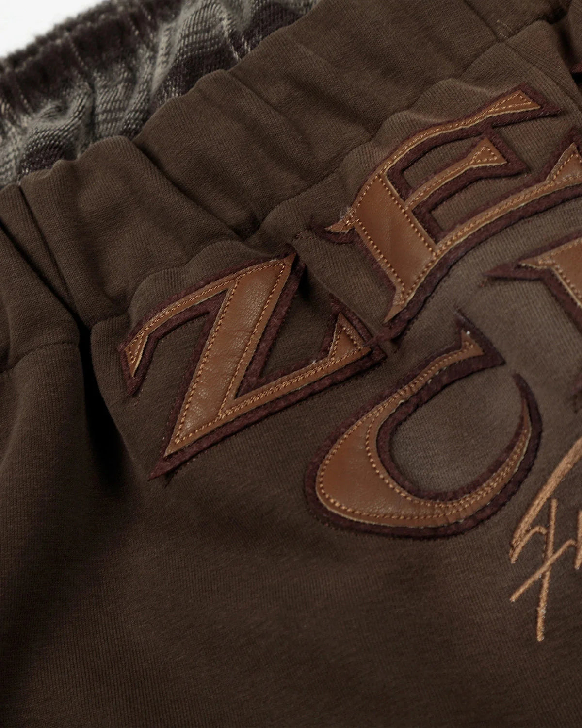 Appliqu¨¦ Embroidery Washed Baggy Sweatpant | LCDEGO Streetwear